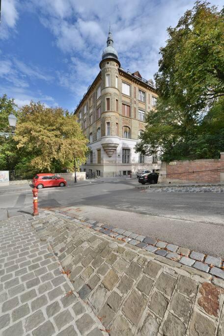 Buda Batthiany Square, 6 Budapest Kültér fotó